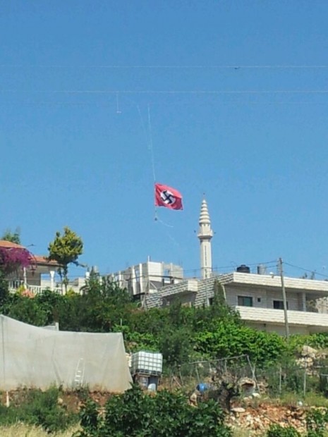 برای دیدن سایز بزرگ روی عکس کلیک کنید

نام: Nazi-Flag-Beit-Omar-465x620.jpg
دیدن: 109
حجم: 59.5 کیلو بایت