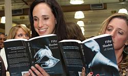 برای دیدن سایز بزرگ روی عکس کلیک کنید

نام: Fifty-Shades-of-Grey-last-008.jpg
دیدن: 56
حجم: 38.0 کیلو بایت