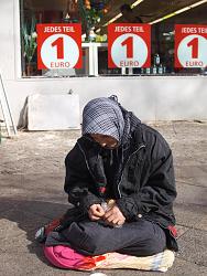 برای دیدن سایز بزرگ روی عکس کلیک کنید

نام: Beggar-Lady.jpg
دیدن: 101
حجم: 882.0 کیلو بایت