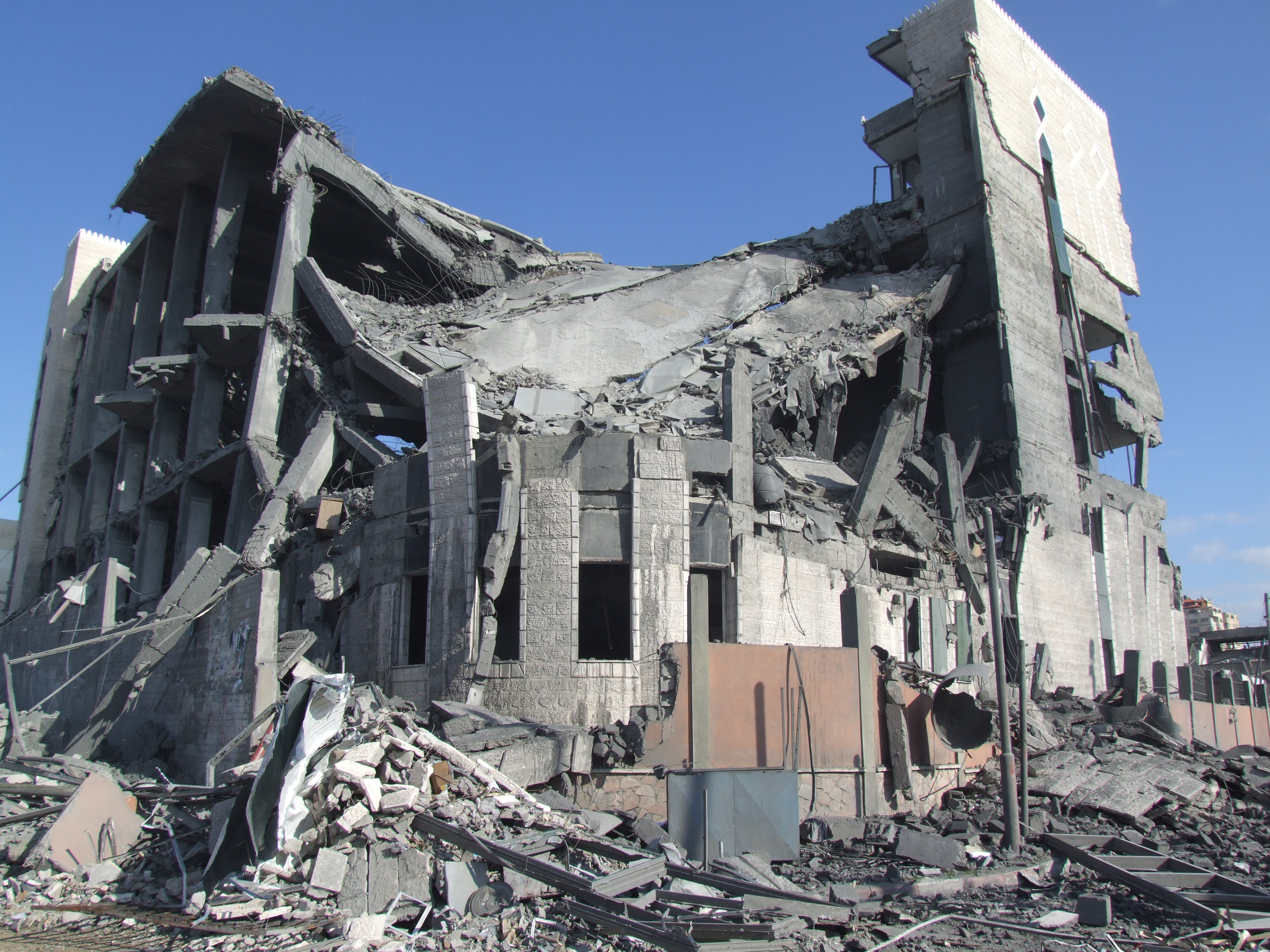 برای دیدن سایز بزرگ روی عکس کلیک کنید

نام: the-palestinian-legislative-council-building-after-being-targeted-by-the-israeli-f16-during-the-.jpg
دیدن: 570
حجم: 2.22 مگابایت