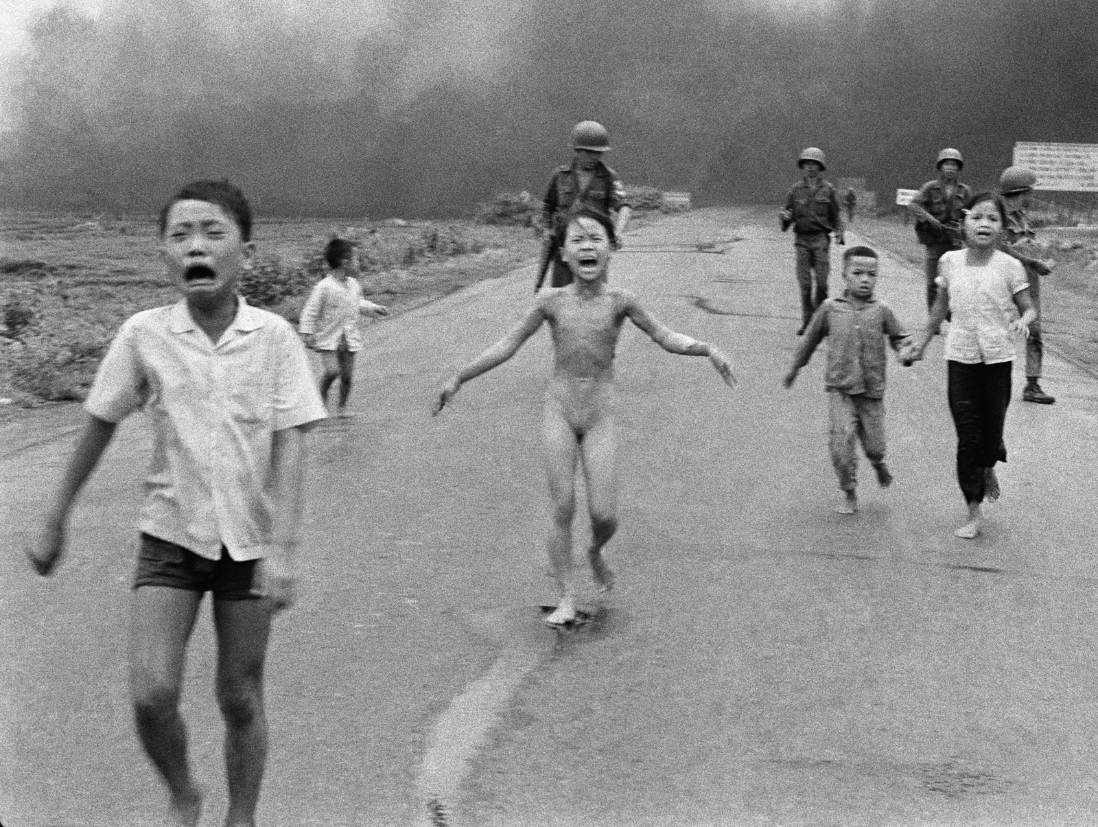 نام: Vietnam-Napalm-Girl1.jpg نمایش: 109 اندازه: 621.7 کیلو بایت