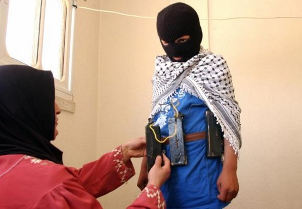 نام: Suicide-Belt-Kid-Fatah-620x429.jpg نمایش: 133 اندازه: 49.6 کیلو بایت