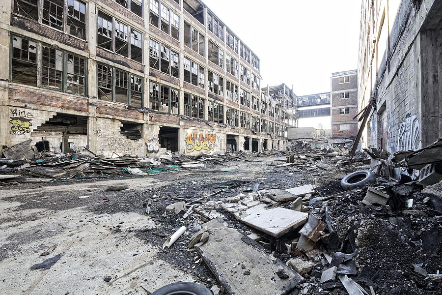 نام: detroit-abandoned-buildings-joe-gee.jpg نمایش: 68 اندازه: 197.1 کیلو بایت