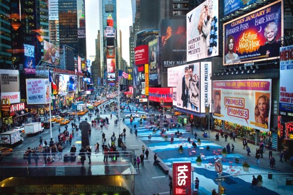 نام: New-York-Marriott-Marquis-1000w-600x401.jpg نمایش: 74 اندازه: 109.6 کیلو بایت