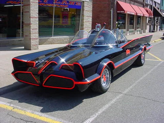 نام: Batman-TV-Series-Batmobile-550x412.jpg نمایش: 141 اندازه: 74.2 کیلو بایت