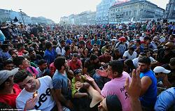 برای دیدن سایز بزرگ روی عکس کلیک کنید

نام: muslims-in-budapest-reailway-station.jpg
دیدن: 254
حجم: 205.7 کیلو بایت